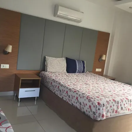 2 Bedroom Flat In Location In *